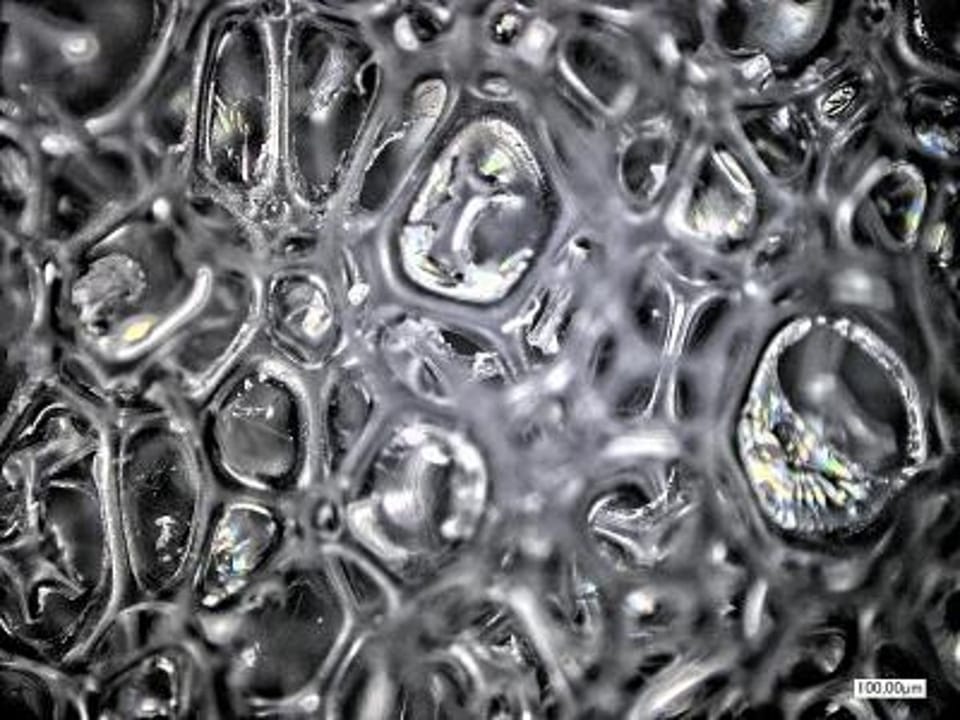 聚氨酯回收新突破：化学改性制成高性能胶粘剂
