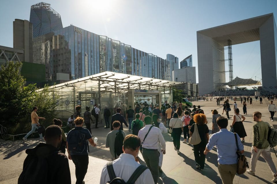 英伟达财报引燃AI需求预期,欧洲股市企稳关注法国政局