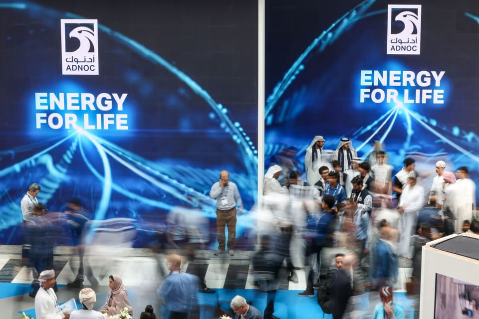 Adnoc锁定15年LNG长约,为鲁维斯新终端奠基
