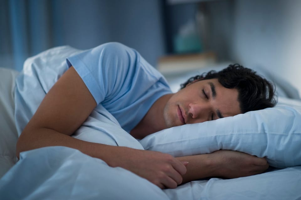 周末补觉无益健康:睡眠不规律加剧代谢紊乱风险