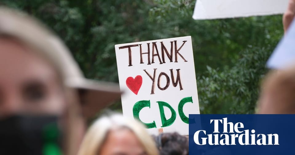 CDC主任因疫苗政策分歧遭解雇,高层辞职抗议政治干预公共卫生