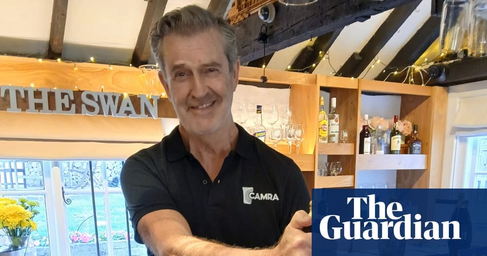 明星效应赋能乡村 pub 生存:Rupert Everett 助力社区拯救计划