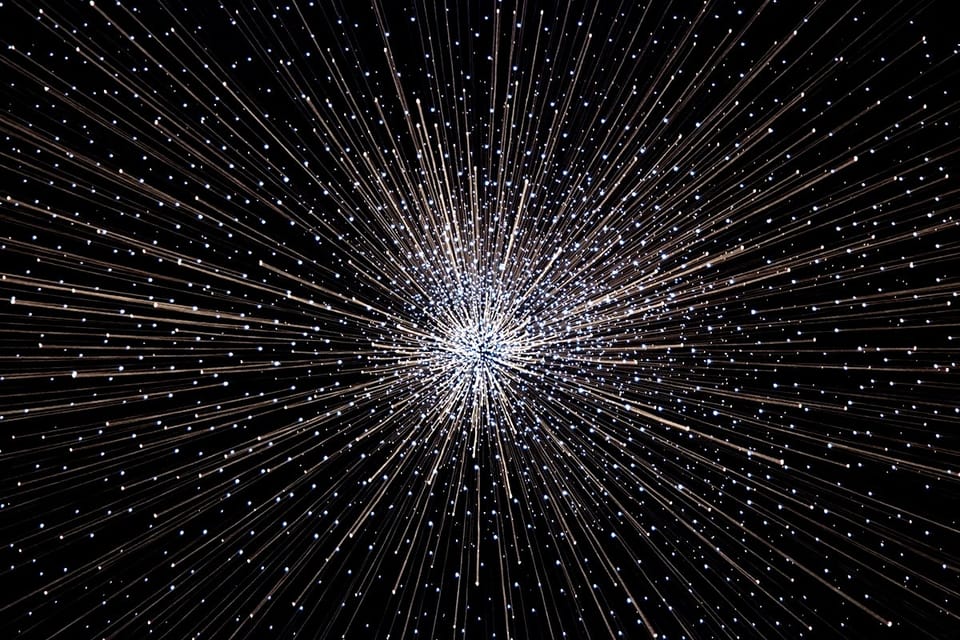 南极冰雪揭示宇宙尘埃奥秘：星际铁同位素指向古老超新星遗迹