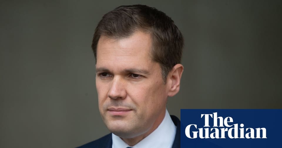 英国保守党影子内政大臣Jenrick提出“集中营式”移民管控新政,意在重塑国家移民政策。