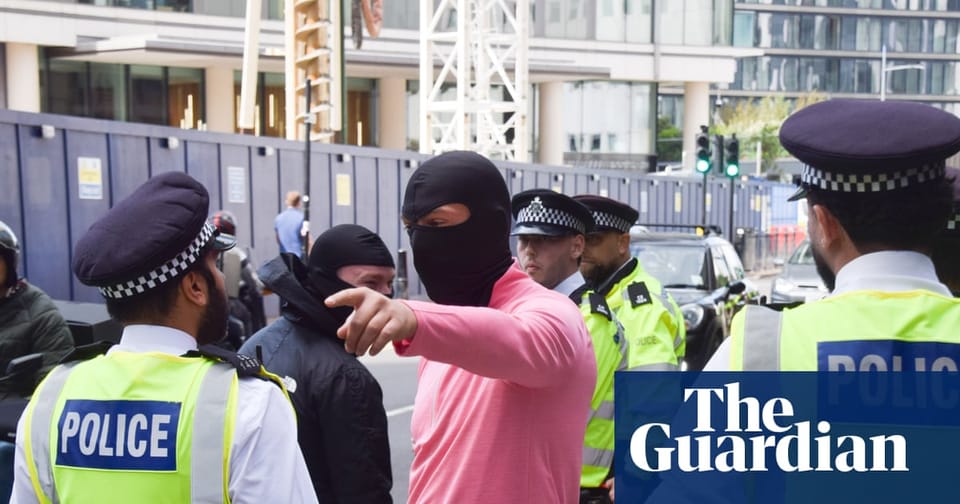 伦敦反移民示威冲突升级,警方逮捕四人并处理暴力行为