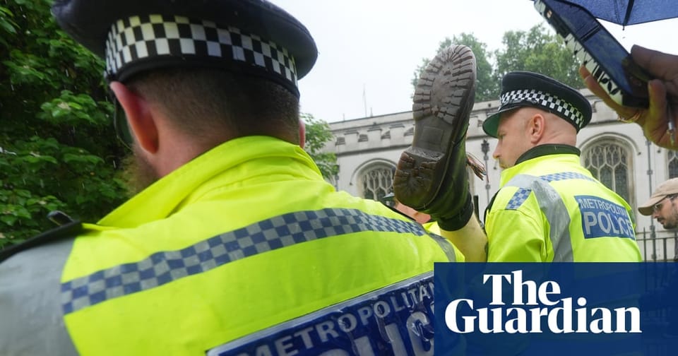 英国警方大规模起诉,以“恐袭法”压制“支持巴勒斯坦行动”抗议者