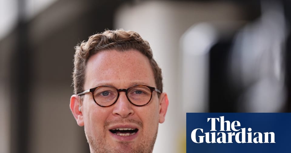 英国政府内阁紧急重组:领导力展现而非政治动荡