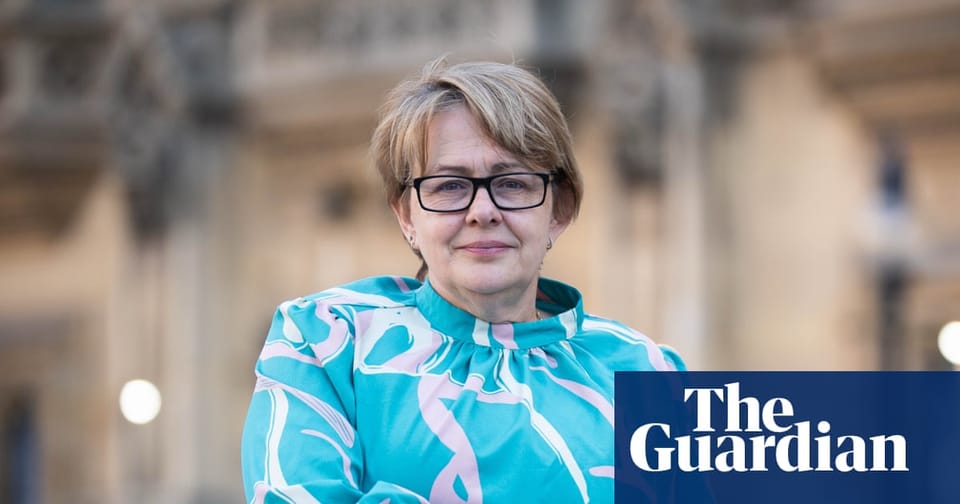 英国辅助死亡法案引发争议:跨党派议员遭遇网络攻击,凸显临终关怀与立法伦理的深层博弈