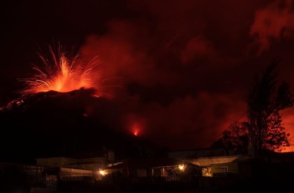 拉帕尔马火山喷发重塑玄武岩火山预测模型
