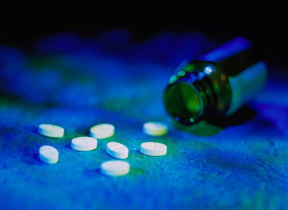 美国阿片类药物滥用 epidemic：预防、干预与替代疗法的多维度应对策略