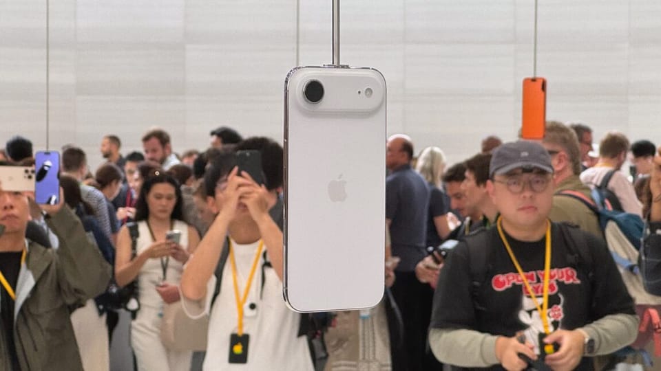 iPhone Air：轻盈设计与续航隐忧并存，市场定位待考