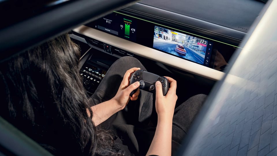 保时捷智能化升级：泊车、游戏与实用性全面革新