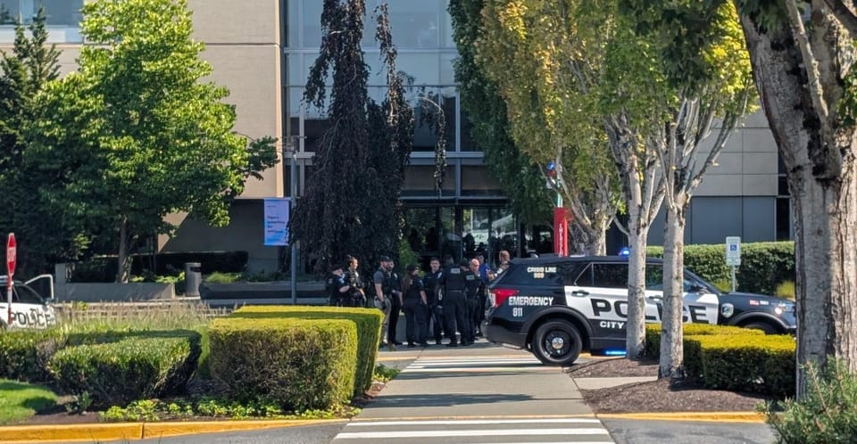 微软总部遭员工抗议，高管办公室被占领，揭示科技公司地缘政治困境